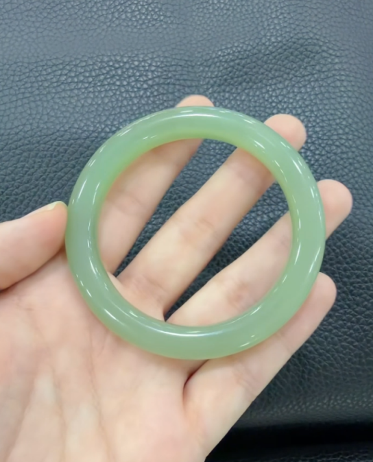 Qingshui Round Bar Nephrite Bangle