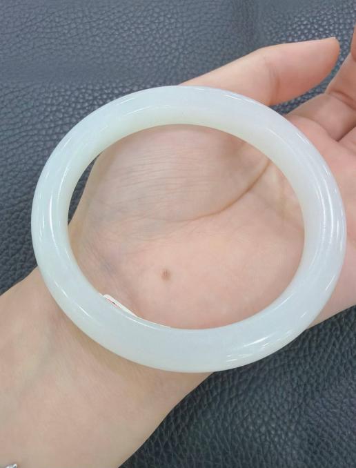 White Nephrite Bangle