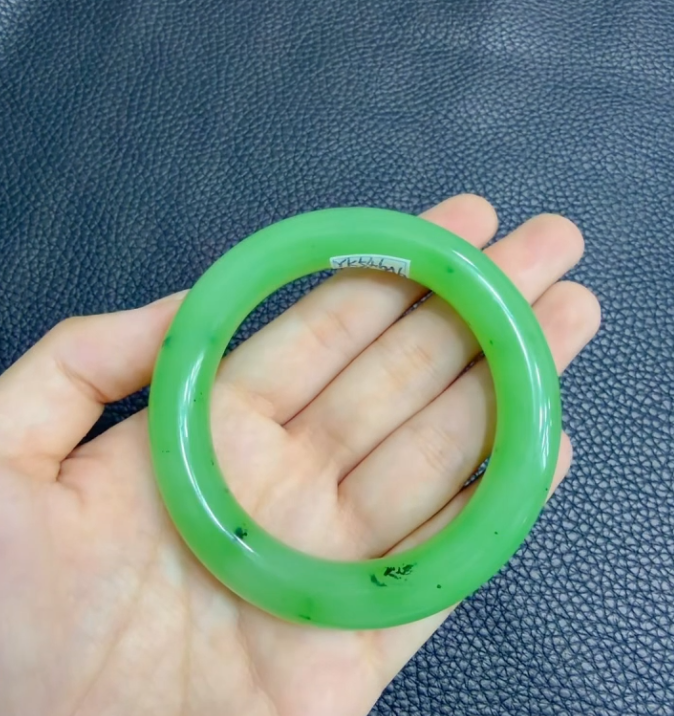 Apple Green Nephrite Jasper Round Bar Bangle