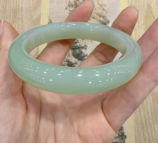 Cuiqing Nephrite Bangle