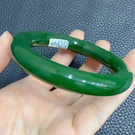 Green Nephrite Round Bar Bangle