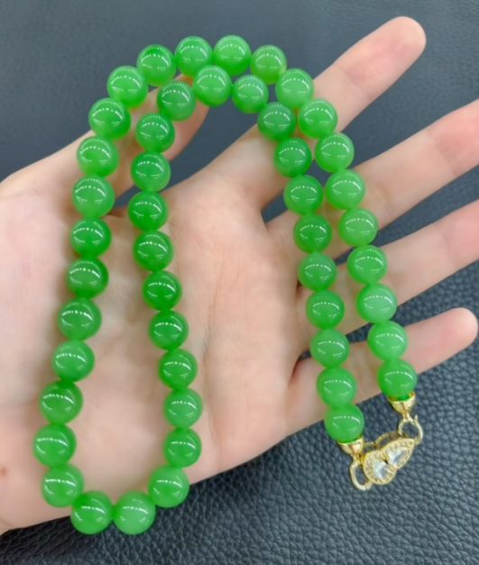 Vibrant Apple Green Nephrite Beaded Necklace