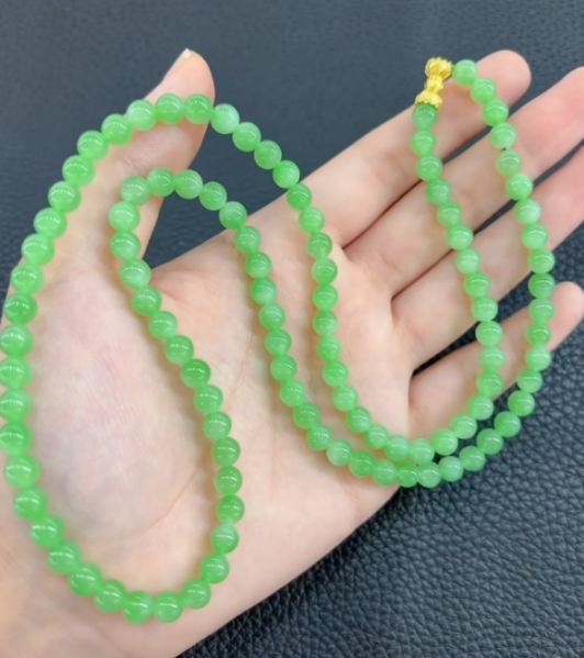 Apple Green Nephrite Prayer Bead Necklace