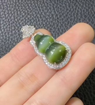 Green Nephrite Gourd Pendant